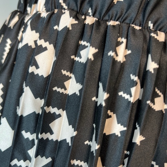 H&M | NWOT Pleated Satin Skirt - Picture 5 of 12